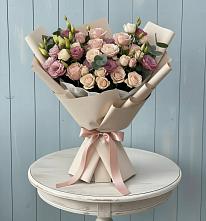 Букет цветов из:  Розы и Лизиантусы в Александрийской Республики Дагестан