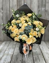 Букет цветов из:  Розы и Лизиантусы в Александрийской Республики Дагестан