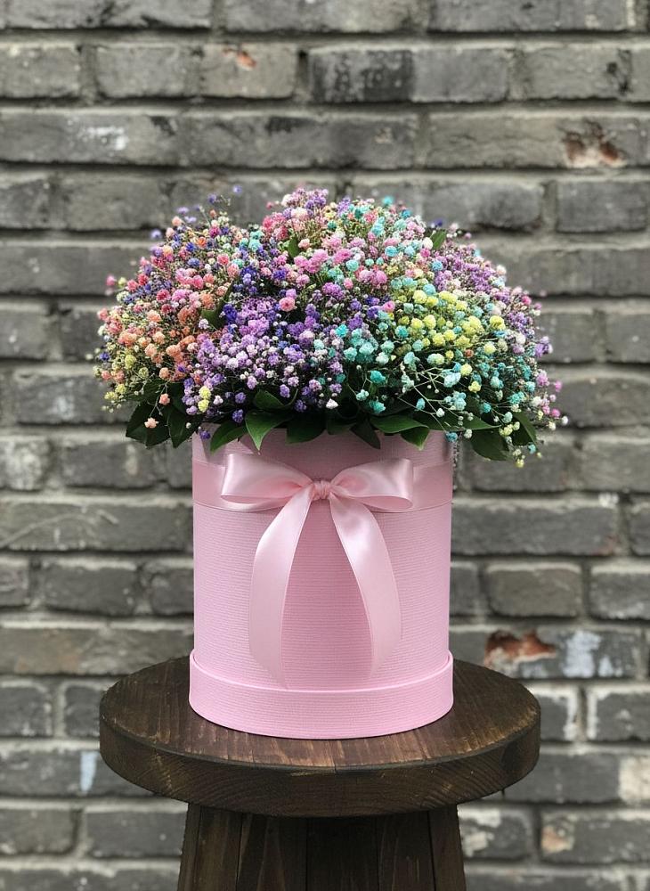 Цветочная композиция из Гипсофила и Розы в шляпной коробке в Александрийской Республики Дагестан