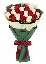 Букет Микс из красных и белых роз в Александрийской Республики Дагестан