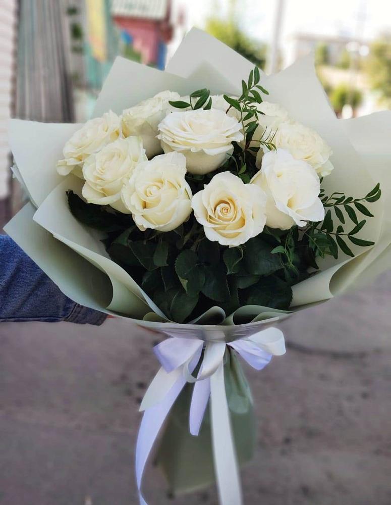 Букет Белые розы Проуд в Александрийской Республики Дагестан