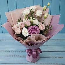 Букет цветов из:  Розы и Лизиантусы в Александрийской Республики Дагестан