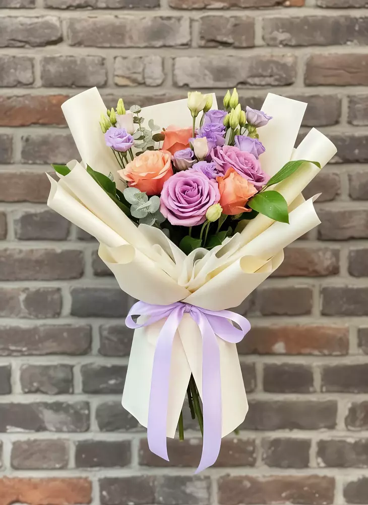 Букет цветов из: Лизиантусы и Розы в Александрийской Республики Дагестан