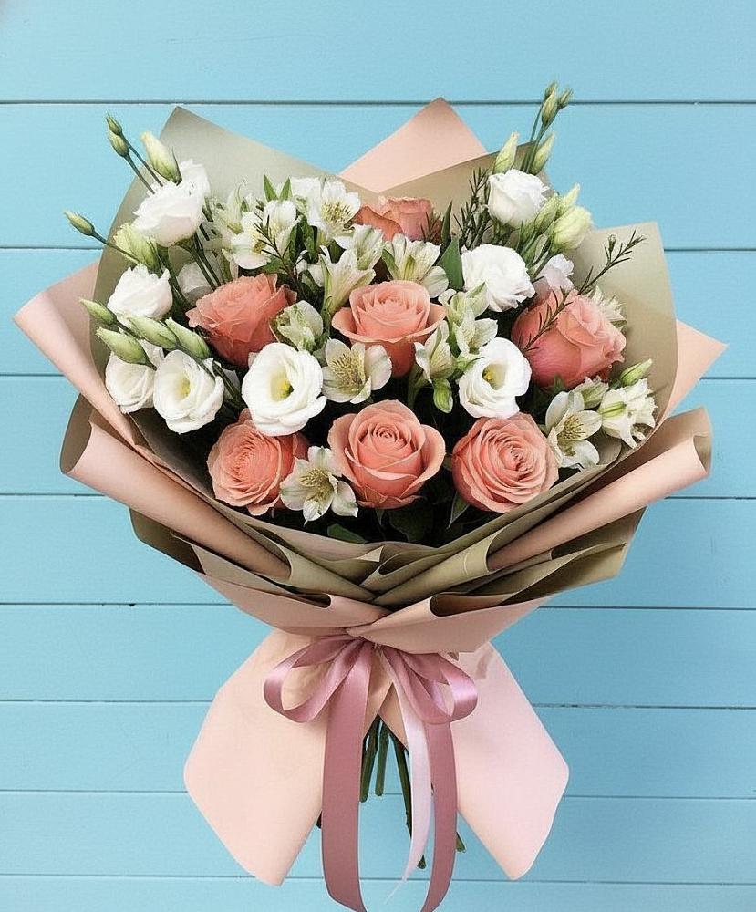 Букет цветов из: Розы, Альстромерии и Лизиантусы в Александрийской Республики Дагестан