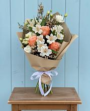 Букет цветов из:  Альстромерии, Лизиантусы, Розы и Хризантемы в Александрийской Республики Дагестан