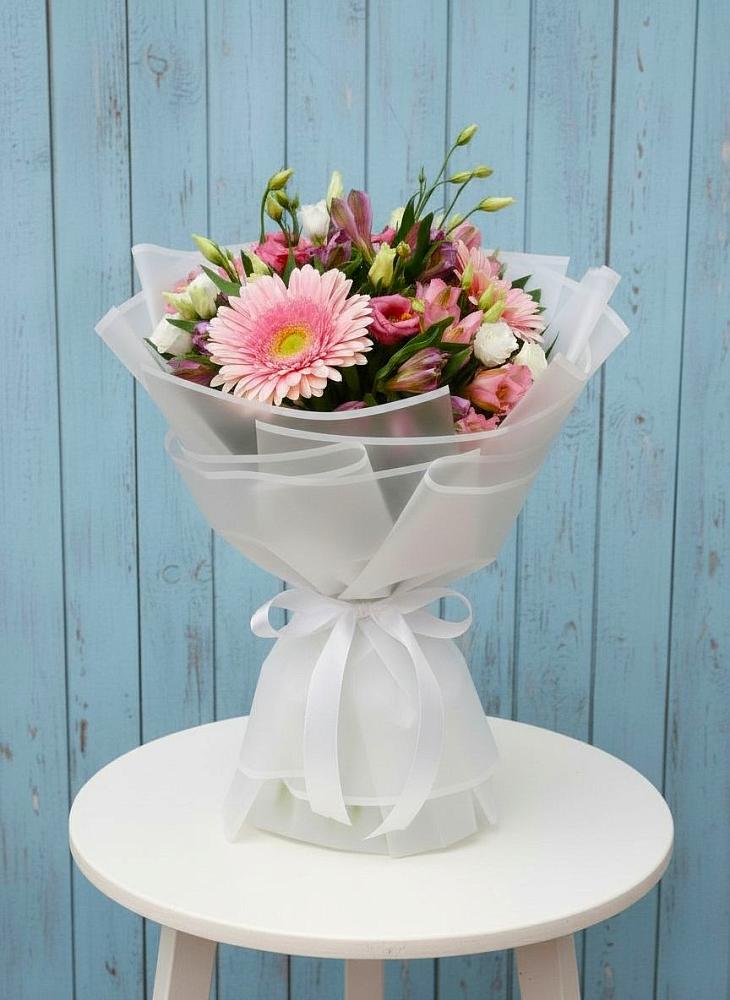 Букет цветов из: Герберы, Альстромерии и Лизиантусы в Александрийской Республики Дагестан