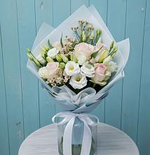Букет цветов из:  Розы и Лизиантусы в Александрийской Республики Дагестан