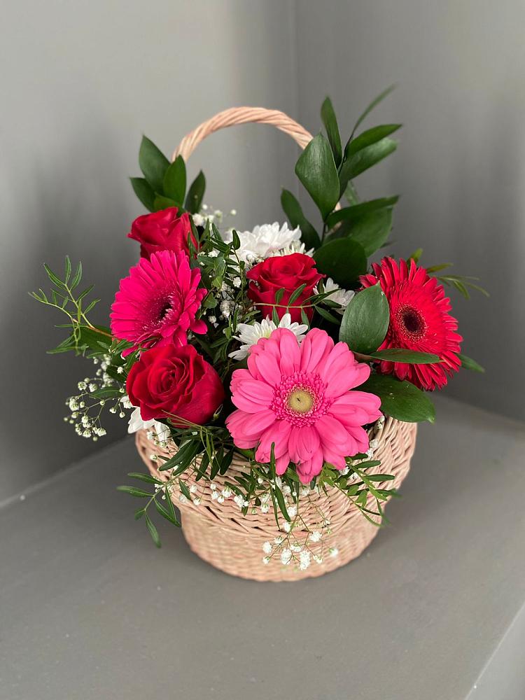 Цветочная композиция из Розы, Хризантемы и Герберы в корзине в Александрийской Республики Дагестан