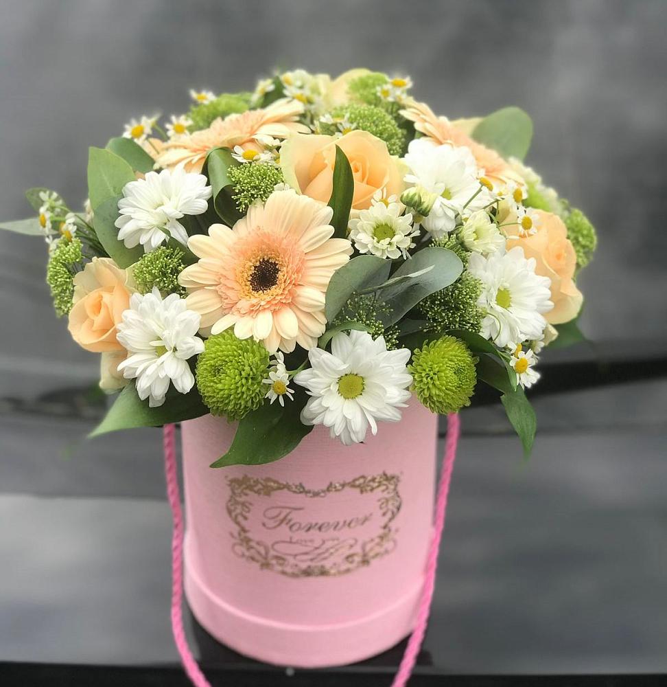 Цветочная композиция из Розы, Герберы и Хризантемы в шляпной коробке в Александрийской Республики Дагестан