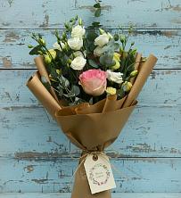 Букет цветов из:  Розы и Лизиантусы в Александрийской Республики Дагестан